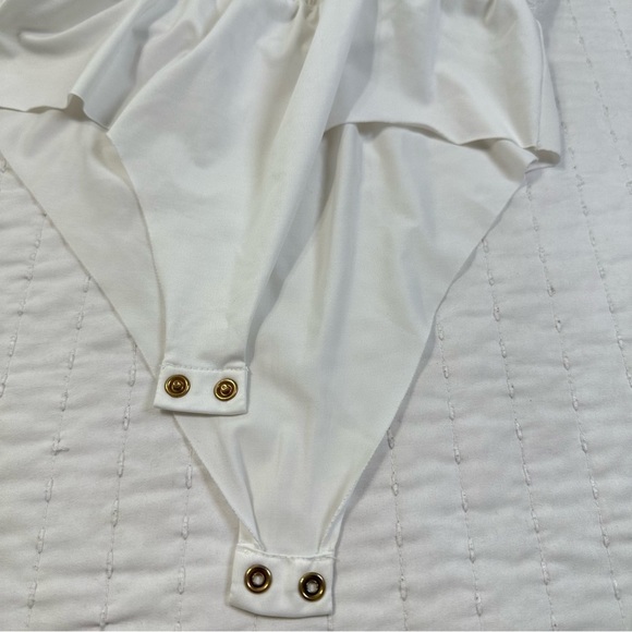 Zara White Textured V-Neck Bodysuit with Gold Rings - Picture 8 of 10